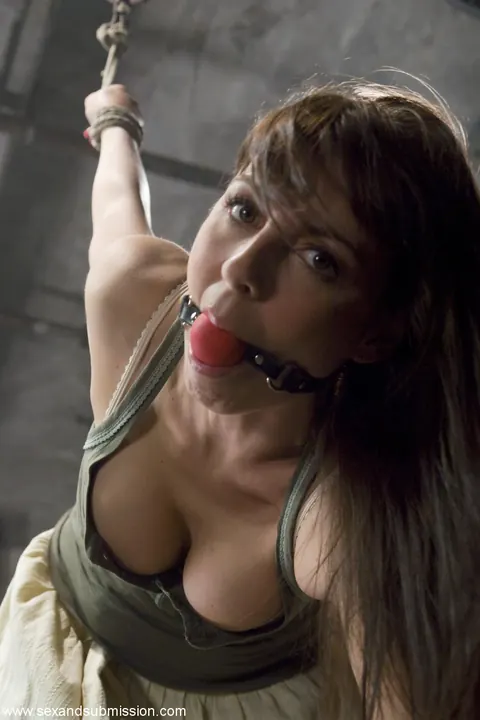 Maria Bellucci: Hungarian MILF in a Skirt Gets Bound and Fucked – photo 4 of 21