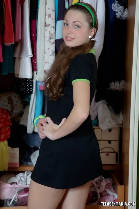 PAWG Takes Hard Anal in Her Skirt – photo 2 of 15