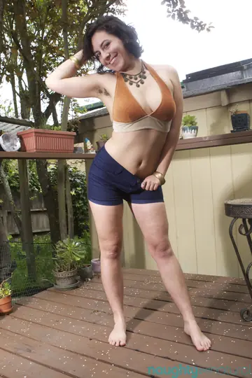 Nikki Silver – Curvy Brunette Shows Her Hairy Bush in the Garden