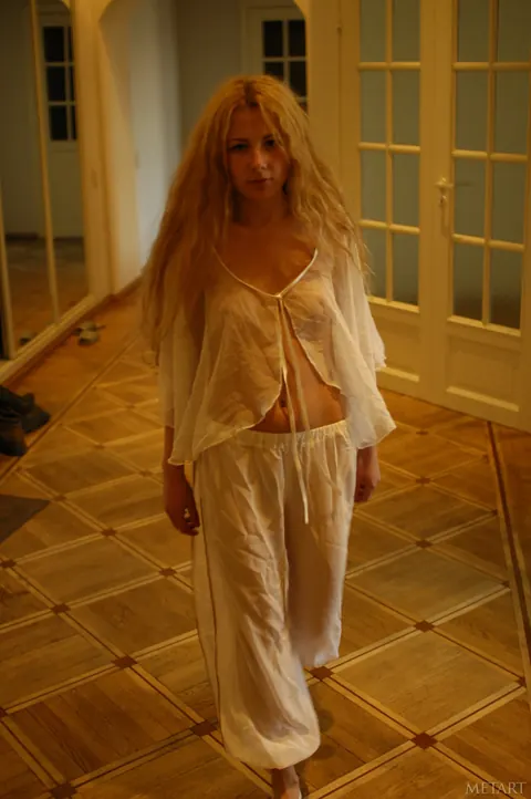 Sasha M: Blonde with Tattoos Undresses and Poses Nude – photo 1 of 21