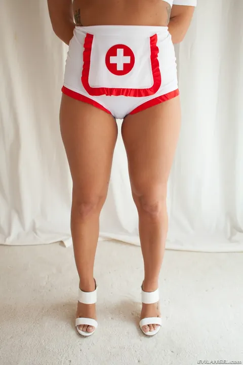 Keisha Grey: Thick Latina MILF with Big Tits Spreads in a Nurse Uniform – photo 4 of 18