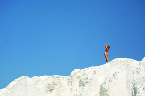 Marisa Papen: Blonde with Natural Tits Poses Nude Outdoors in the Sun – photo 10 of 16