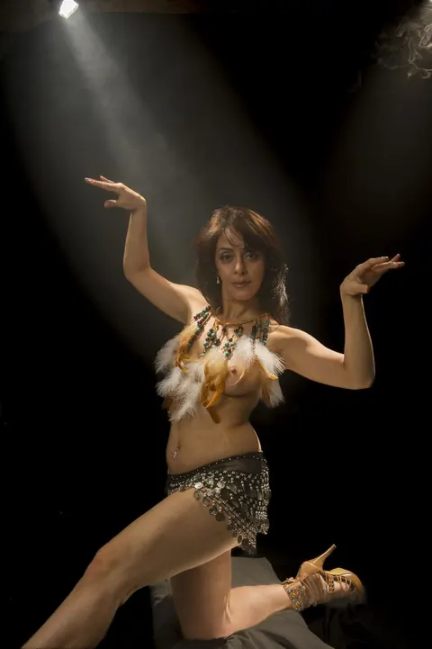 Short-Haired Woman with Small Tits Dances Nude – photo 13 of 21