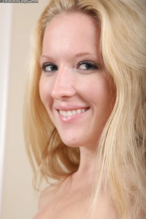 Audrey Nicole: Blonde in Lingerie and Heels Masturbates and Spreads – photo 11 of 16