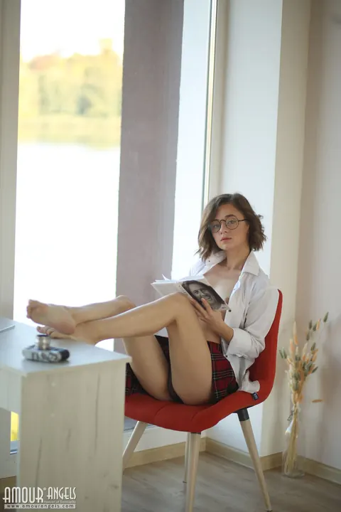 Brunette Takes Off Her Glasses and Strips Naked – photo 3 of 20