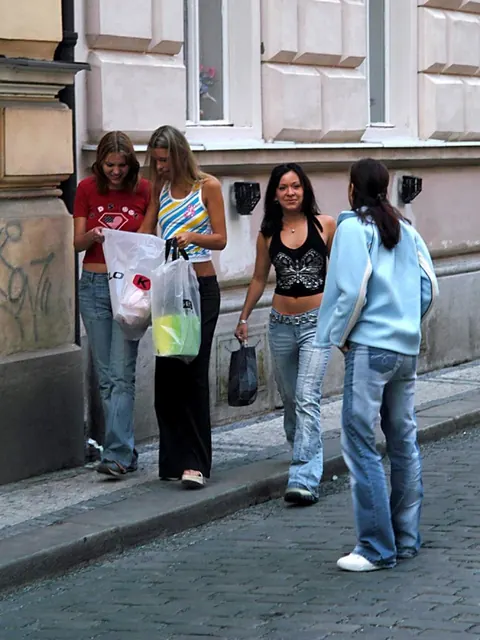 Four Short-Haired Women in Lesbian Foursome Outdoors – photo 5 of 20