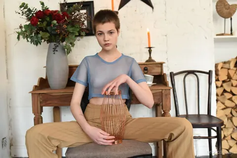 PAWG Holds Candles and Spreads Her Shaved Pussy – photo 3 of 16