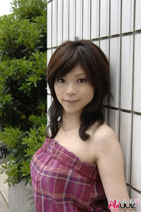 Kurumi Katase: Japanese Brunette in a Skirt and Heels Flashes Her Panties Outdoors – photo 2 of 15