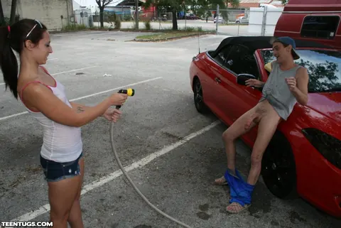 Short-Haired Woman Gives a Handjob in a Public Car – photo 19 of 20