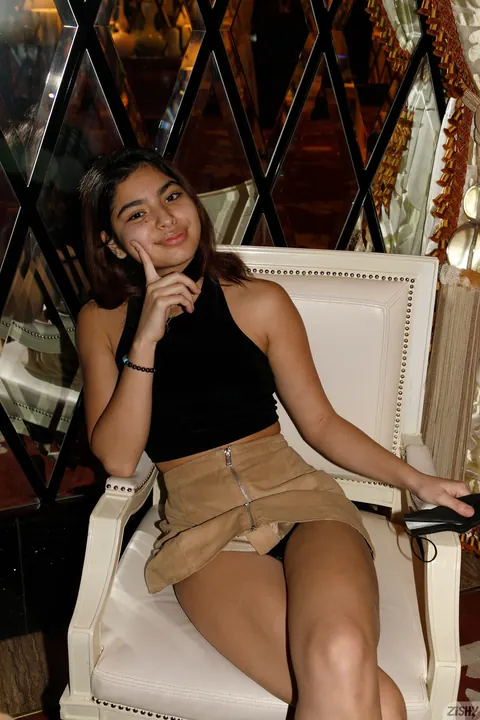 Hazel Heart: Petite Latina Amateur Flashes Panties Outdoors Then Strips Naked – photo 9 of 12