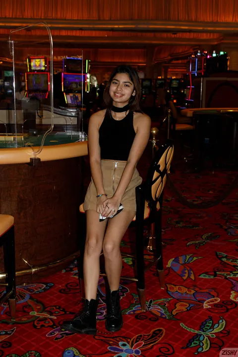 Hazel Heart: Petite Latina Amateur Flashes Panties Outdoors Then Strips Naked – photo 8 of 12