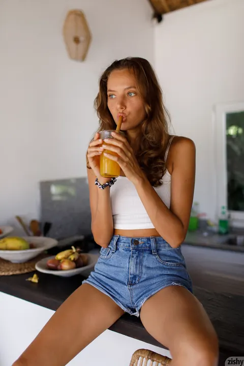 Mango A: Slim Russian Brunette Exposes Her Pussy Outdoors – photo 6 of 13