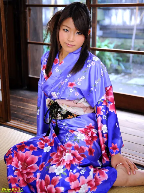 Petite Japanese Woman Fucks Two Men in a Threesome – photo 1 of 12