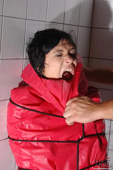 Miho Lechter: PAWG Fetish Short Haired Brunette Blows and Spreads in the Bathroom – photo 2 of 16