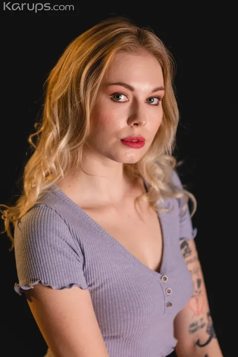 Mimi Cica: European Blonde Shows Off Her Tattoos and Piercings Clothed – photo 7 of 21