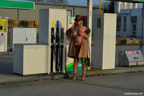 Nudechrissy: Curvy Dutch MILF Shows Off Her Big Tits in Stockings Outdoors – photo 11 of 15