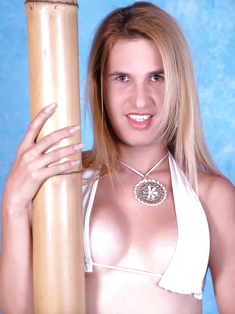 Blonde Trans Woman Strips and Displays Her Hairy Bush – photo 2 of 16