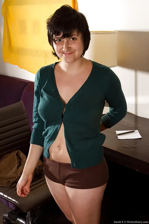 Busty Short-Haired Brunette Strips Out of Her Lingerie and Spreads Her Legs – photo 4 of 16