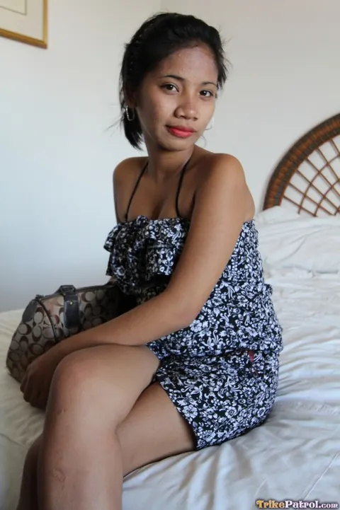Slim Filipina Undresses and Spreads Her Pussy and Ass – photo 3 of 20