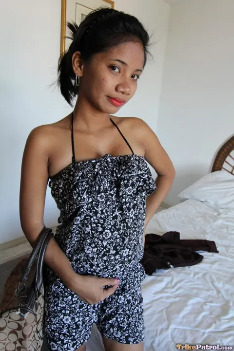 Slim Filipina Undresses and Spreads Her Pussy and Ass – photo 2 of 20