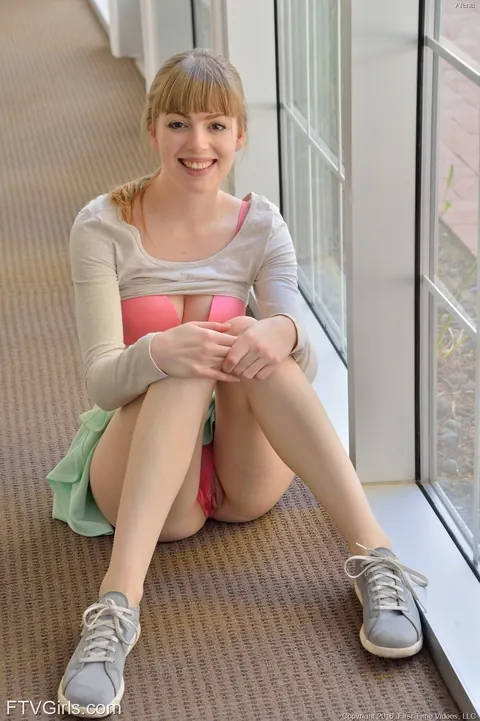 Dolly Leigh: Tall Slim Blonde Uses a Toy Before Anal Play – photo 7 of 20