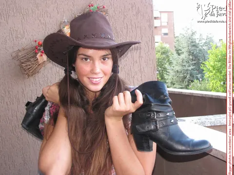Sweet Carla: Tattooed Brunette in Shorts and Boots Shows Off Her Hose-Covered Feet – photo 8 of 16