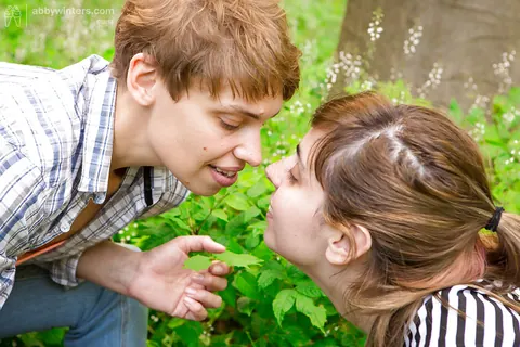 Short-Haired Busty Lesbians Finger and Lick Each Other Outdoors in Jeans – photo 1 of 16