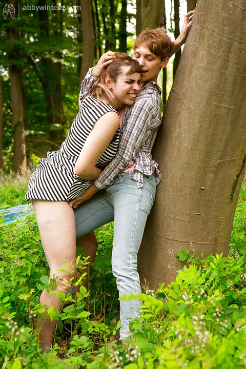 Short-Haired Busty Lesbians Finger and Lick Each Other Outdoors in Jeans – photo 6 of 16