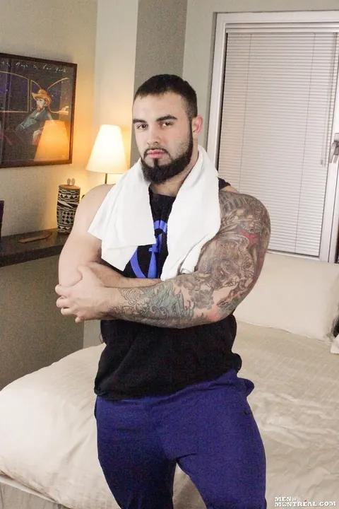 Canadian Man Strokes His Cock and Shows His Muscles – photo 2 of 15