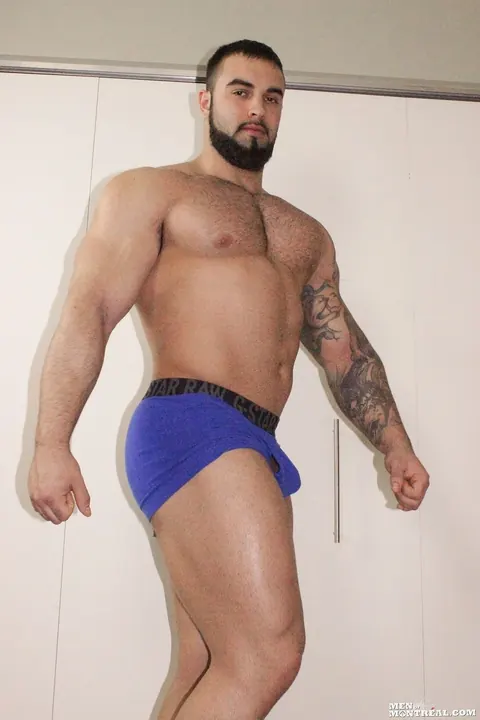 Canadian Man Strokes His Cock and Shows His Muscles – photo 5 of 15