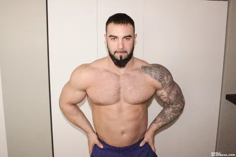 Canadian Man Strokes His Cock and Shows His Muscles – photo 4 of 15