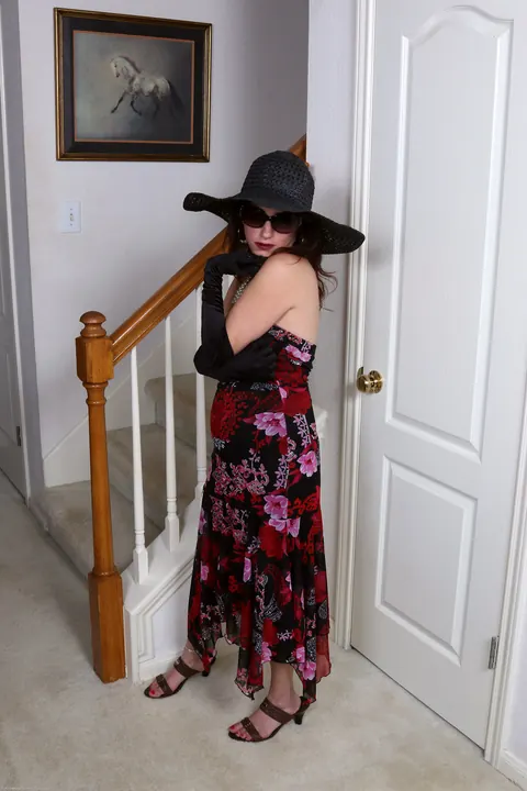 Sophya Love: Brunette MILF Stands Nude and Lifts Her Natural Tits – photo 1 of 21