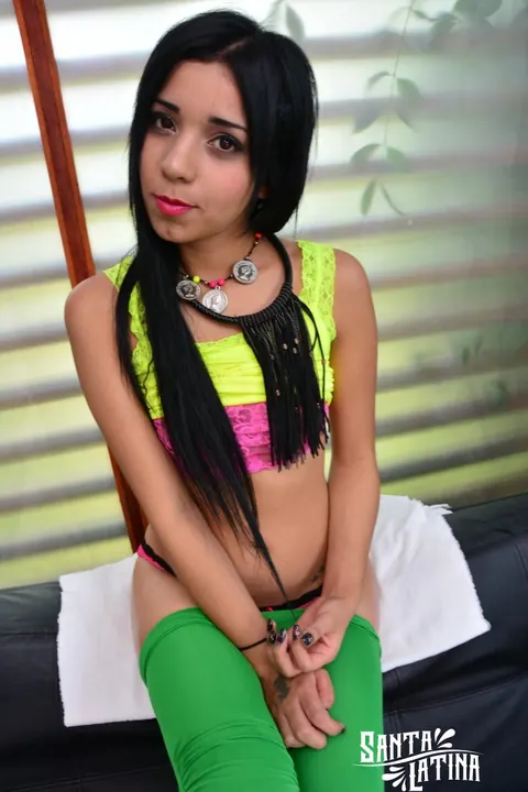 Ariana Fuentes: Latina in Glasses Oils Her Ass and Spreads Outdoors – photo 17 of 17
