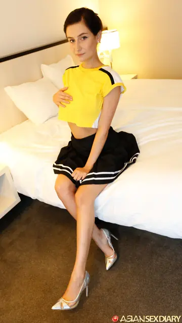 Tall Asian Amateur Kisses Her Partner and Has POV Sex