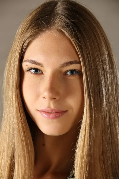 Krystal Boyd: Petite Russian Brunette Spreads Her Pussy Wide – photo 1 of 20