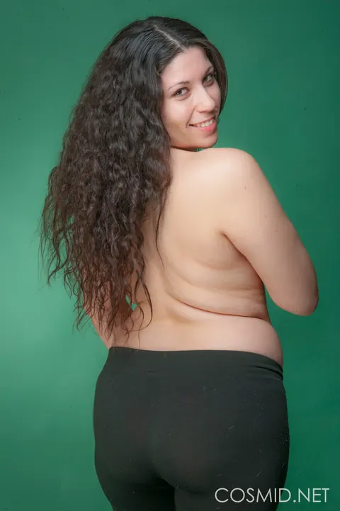 BBW Brunette Poses Nude and Flaunts Her Heavy Breasts – photo 12 of 16