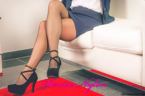 German Woman Poses in Stockings and Pantyhose – photo 7 of 15