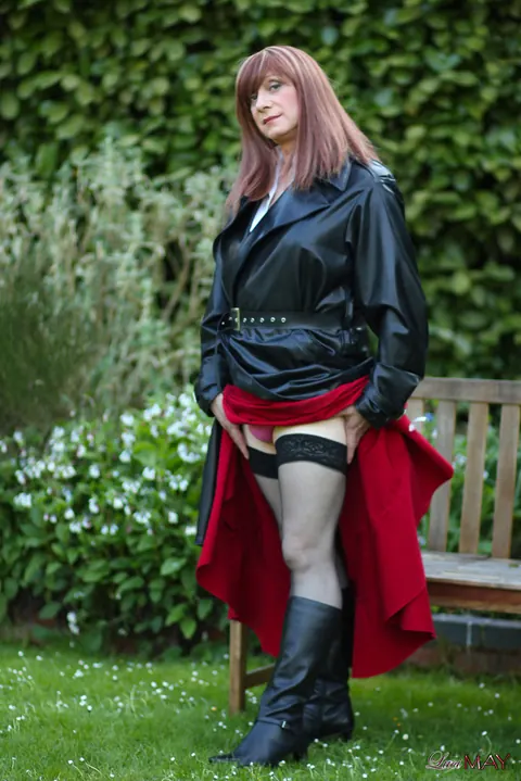 Trans Woman Stands Nude and Arches Back for Camera – photo 10 of 15
