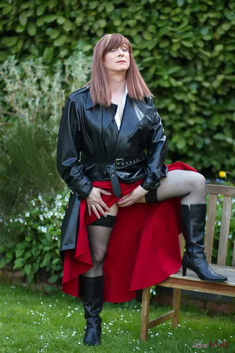 Trans Woman Stands Nude and Arches Back for Camera – photo 6 of 15
