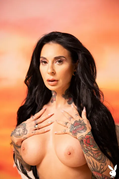 Joanna Angel: Busty Brunette with Tattoos Poses Nude and Shows Her Natural Tits – photo 17 of 21