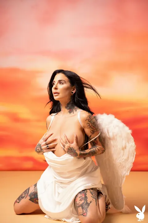 Joanna Angel: Busty Brunette with Tattoos Poses Nude and Shows Her Natural Tits – photo 11 of 21