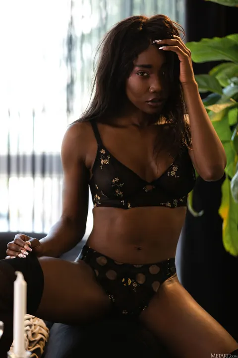 Mimi Desuka: Busty Ebony Brunette Poses Nude with Short Hair – photo 6 of 21