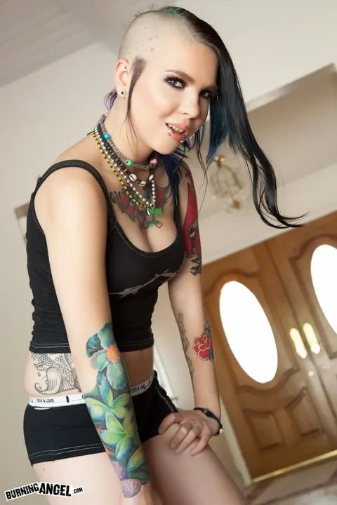 Tara Toxic: Tattooed Brunette Masturbates and Shows Her Pussy Close Up – photo 5 of 17