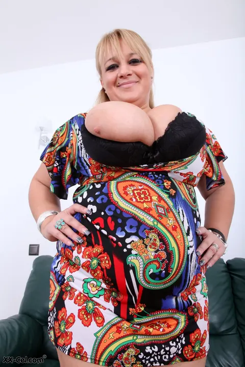 BBW MILF Strips and Shows Off Her Big Tits and Pussy – photo 8 of 20