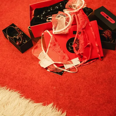 Merce Palau: European MILF Shows Off Her Lingerie and Heels for Christmas – photo 4 of 9