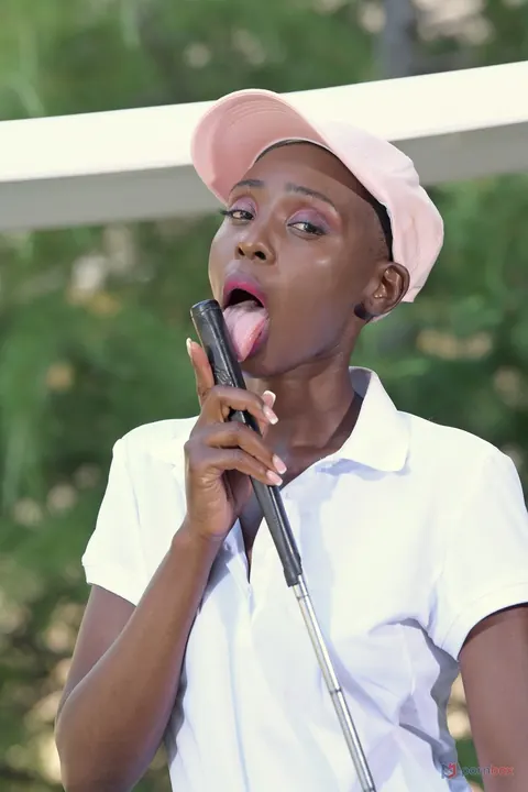 Zaawaadi: Ebony Golfer Sucks Cock and Rides Anal on a Golf Cart – photo 1 of 20