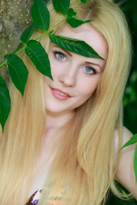 Fay Love: Thick Ukrainian Blonde Strips Out of Her Bikini in the Forest – photo 2 of 21