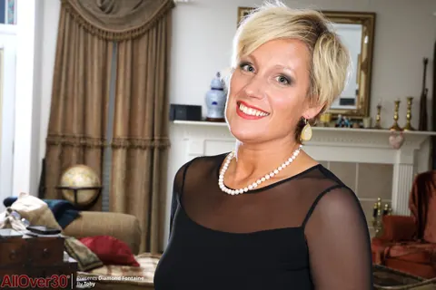 Diamond Fontaine: Short-Haired MILF with Big Tits Strips Out of Her Stockings – photo 1 of 21
