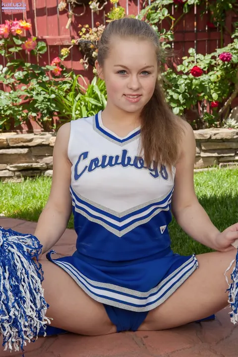 Madison Chandler: Petite Blonde Sheds Her Uniform and Masturbates Outdoors – photo 3 of 20