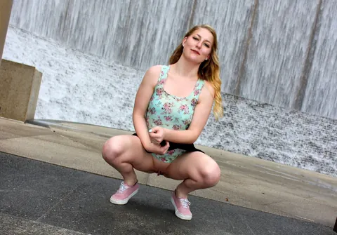 Lila Frey: Thick Blonde MILF Takes Public Anal in Her Skirt – photo 7 of 17